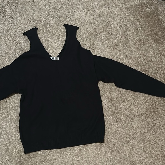 Black, Casual Off The Shoulder. Crossed V-Neck Long Sleeve Crop Halter Sweater. - Picture 4 of 5